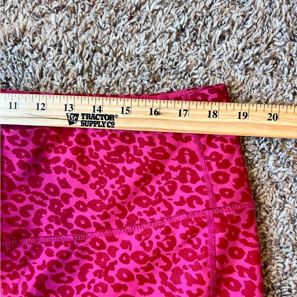 Torrid Active Performance Core Crop Leggings 3x V Day Pink Leopard Plus Size - Picture 8 of 10